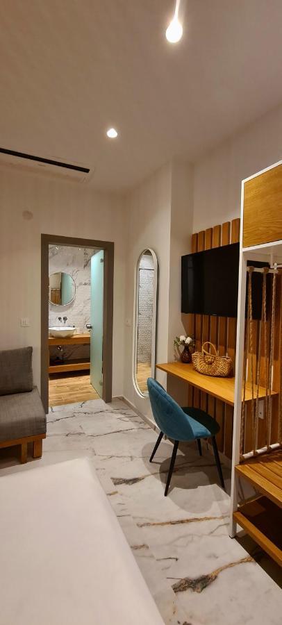 Costa Anastasia_Sea View Suites Vrasná Rum bild