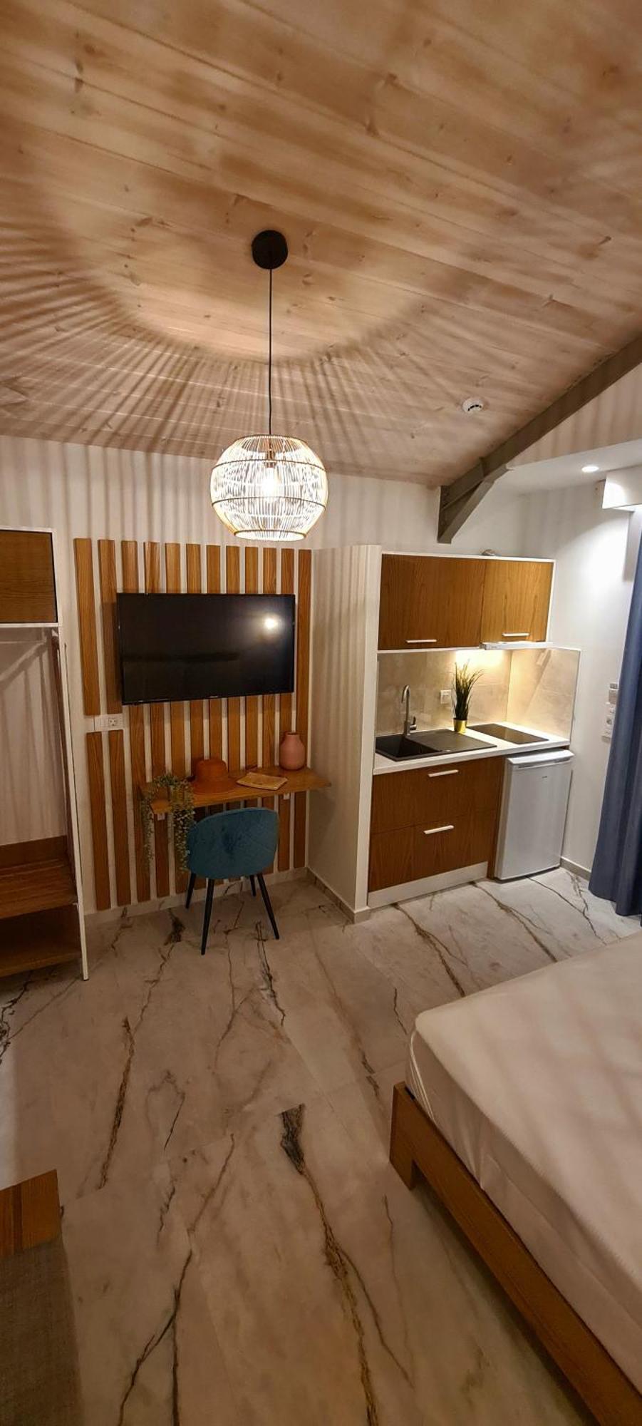 Costa Anastasia_Sea View Suites Vrasná Rum bild