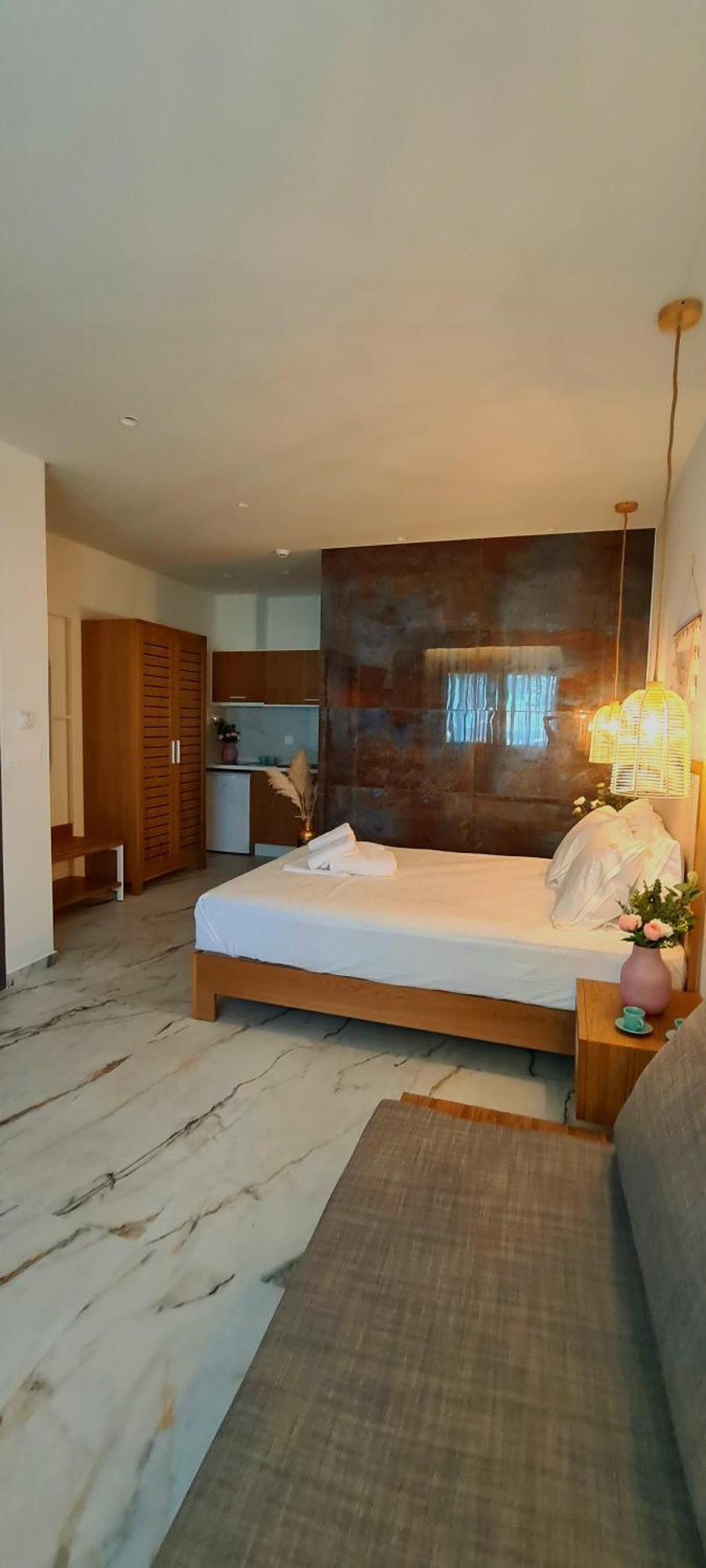 Costa Anastasia_Sea View Suites Vrasná Rum bild