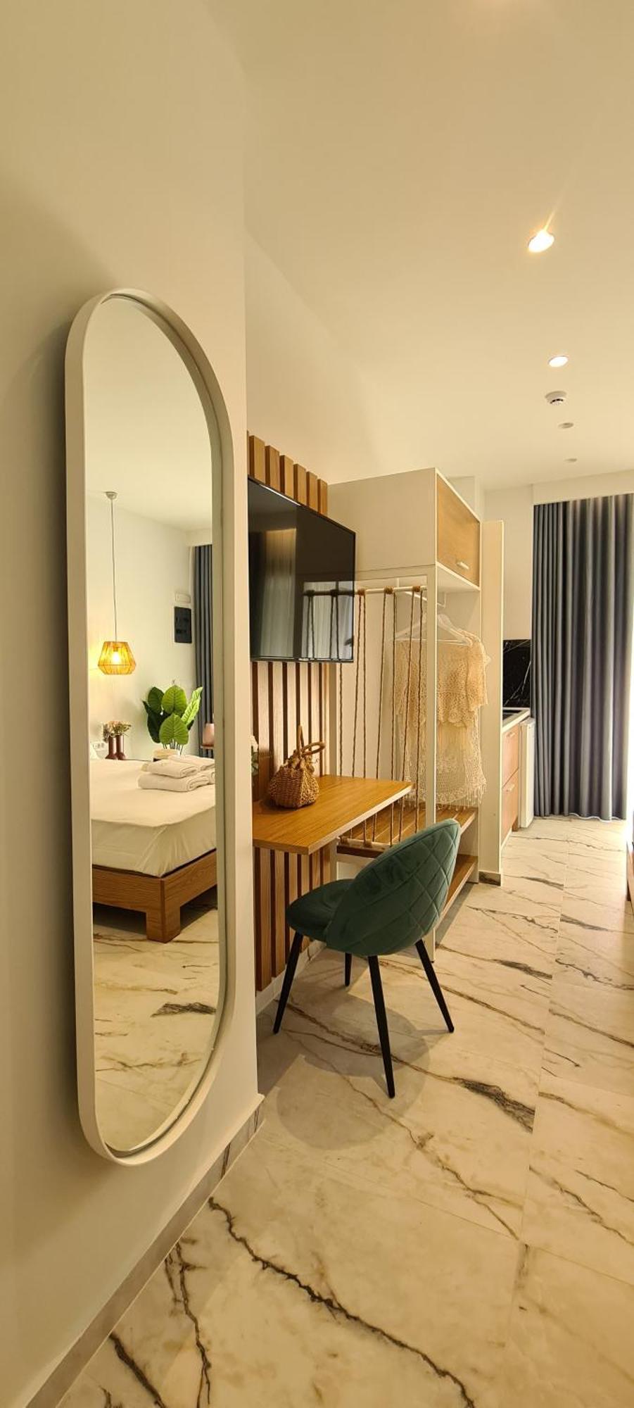 Costa Anastasia_Sea View Suites Vrasná Rum bild