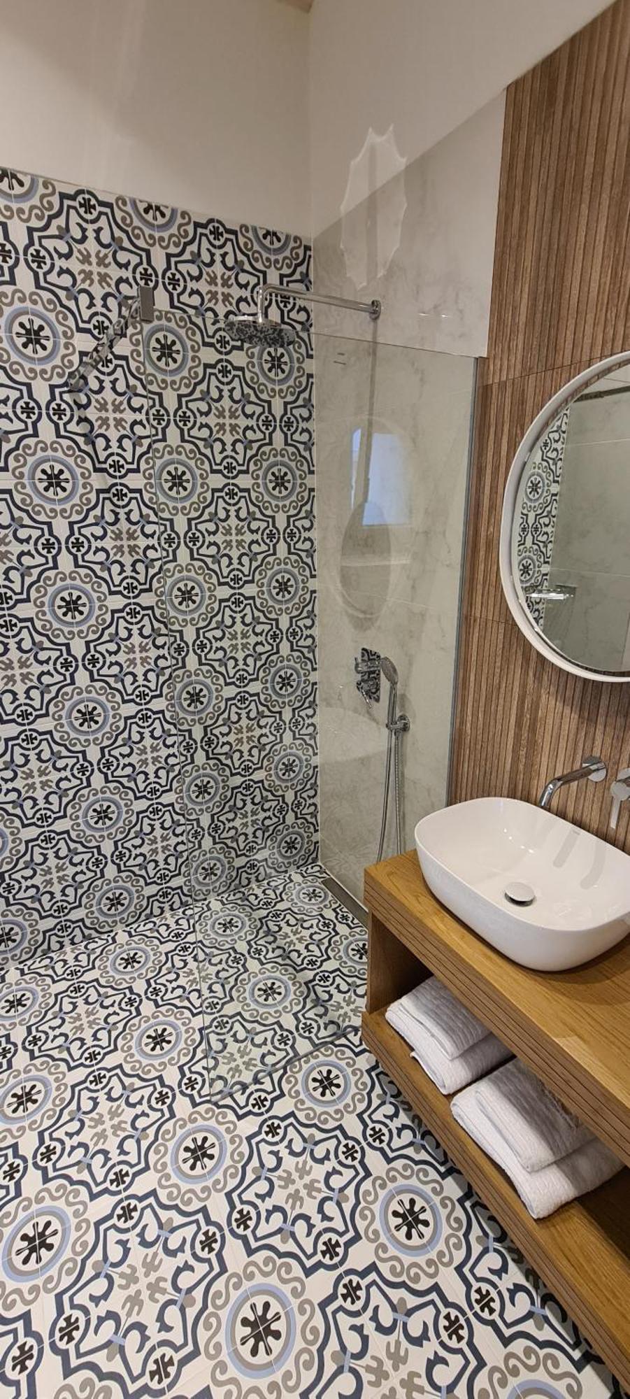Costa Anastasia_Sea View Suites Vrasná Rum bild